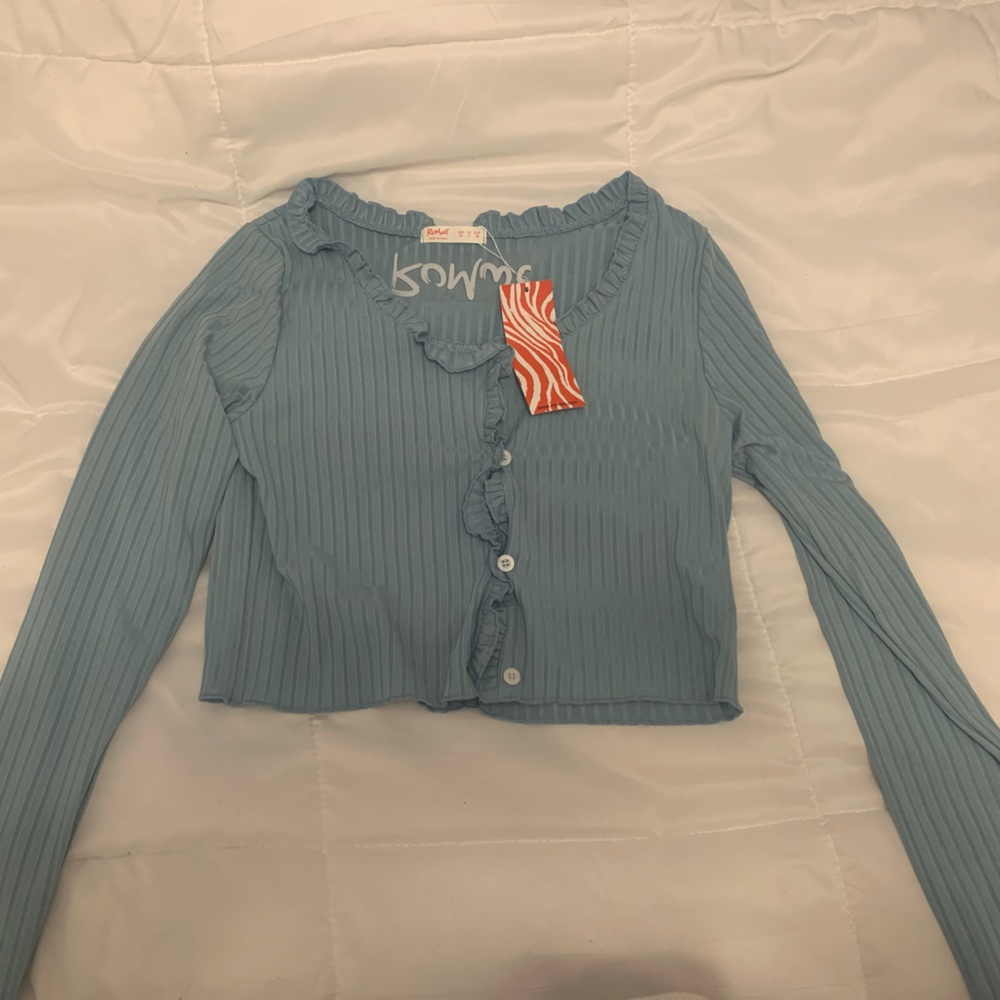 Romwe Button up lightly cropped shirt in blue